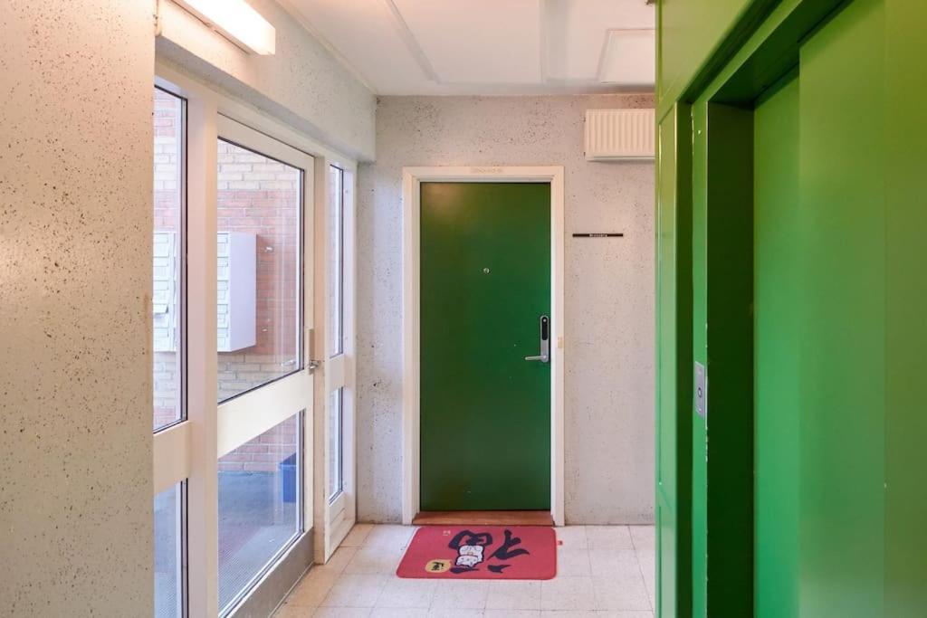 Classic Groundfloor With Patio Close To Metro Appartamento